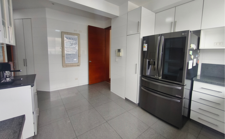 Venta de dúplex frente a parque, Surco