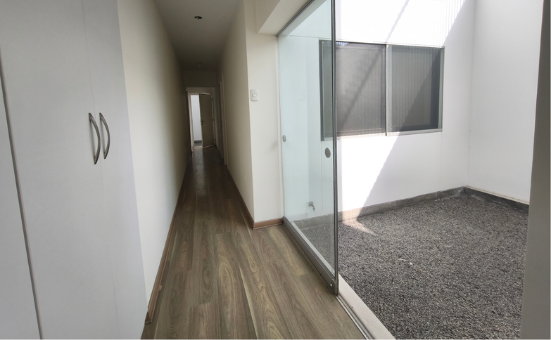 Venta de Dúplex en primer piso con terraza – Miraflores
