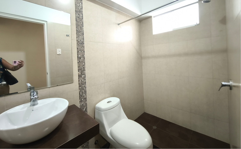 Venta de Dúplex en primer piso con terraza – Miraflores