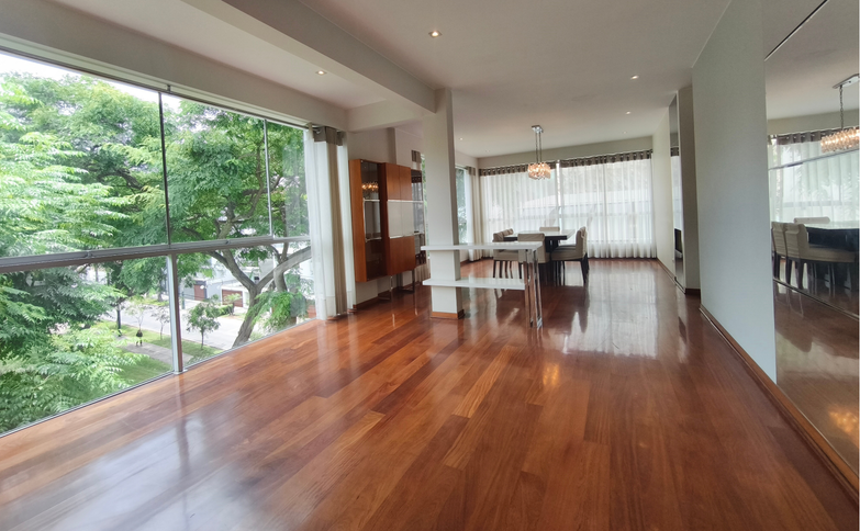 Venta de dúplex frente a parque, Surco