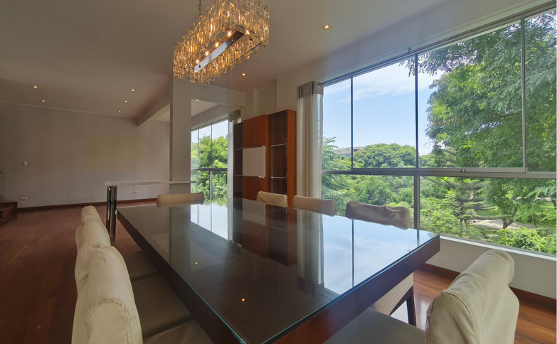 Venta de dúplex frente a parque, Surco