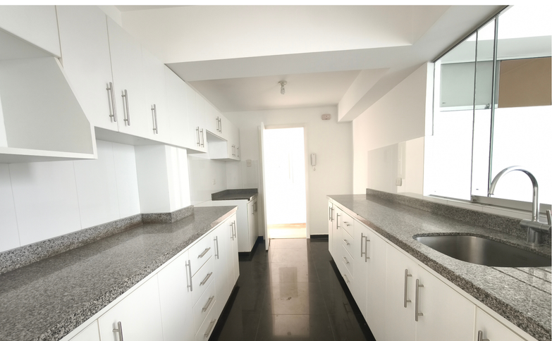 Venta de Dúplex en primer piso con terraza – Miraflores