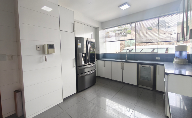 Venta de dúplex frente a parque, Surco