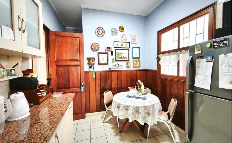 Venta de Casa Remodelada en San Isidro