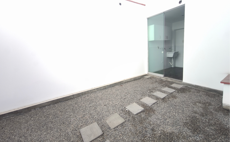 Venta de Dúplex en primer piso con terraza – Miraflores