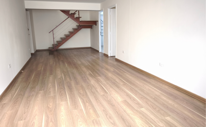 Venta de Dúplex en primer piso con terraza – Miraflores