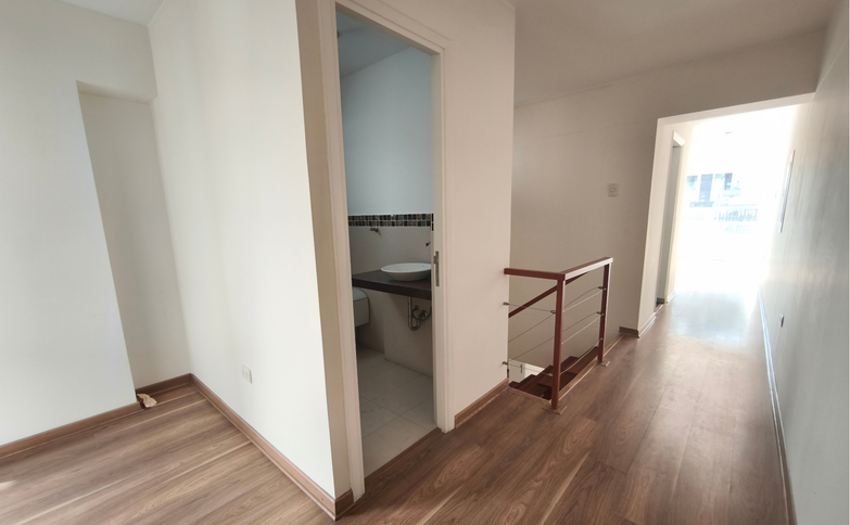 Venta de Dúplex en primer piso con terraza – Miraflores