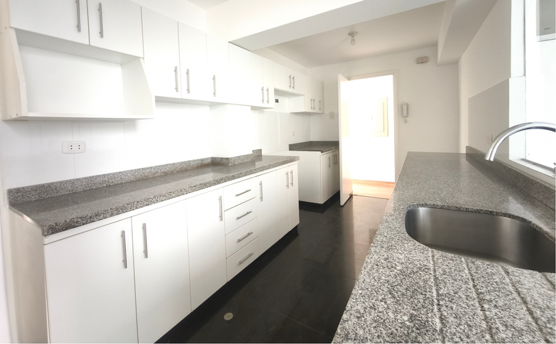 Venta de Dúplex en primer piso con terraza – Miraflores