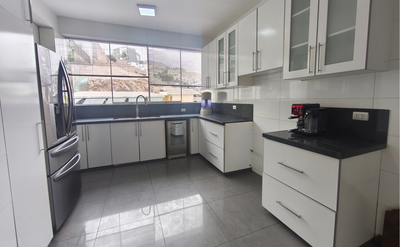 Venta de dúplex frente a parque, Surco